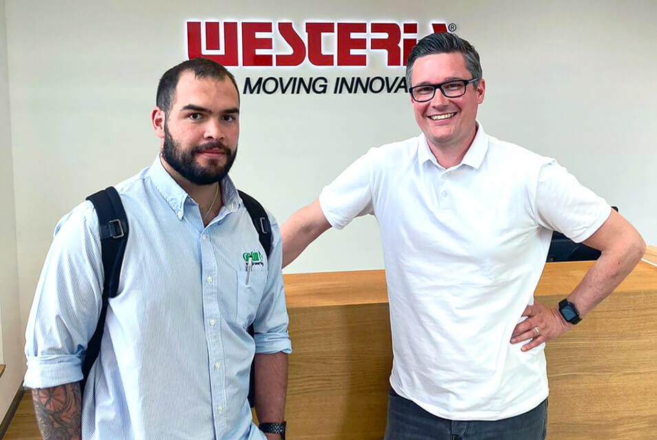Fernando Celestín, Director General de GRÜN Engineering, junto a Christian Ortkras, colaborador de Westeria, en recepción del Centro de Tecnología de Westeria